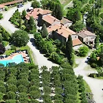 Dom wakacyjny Cozy With Pool
